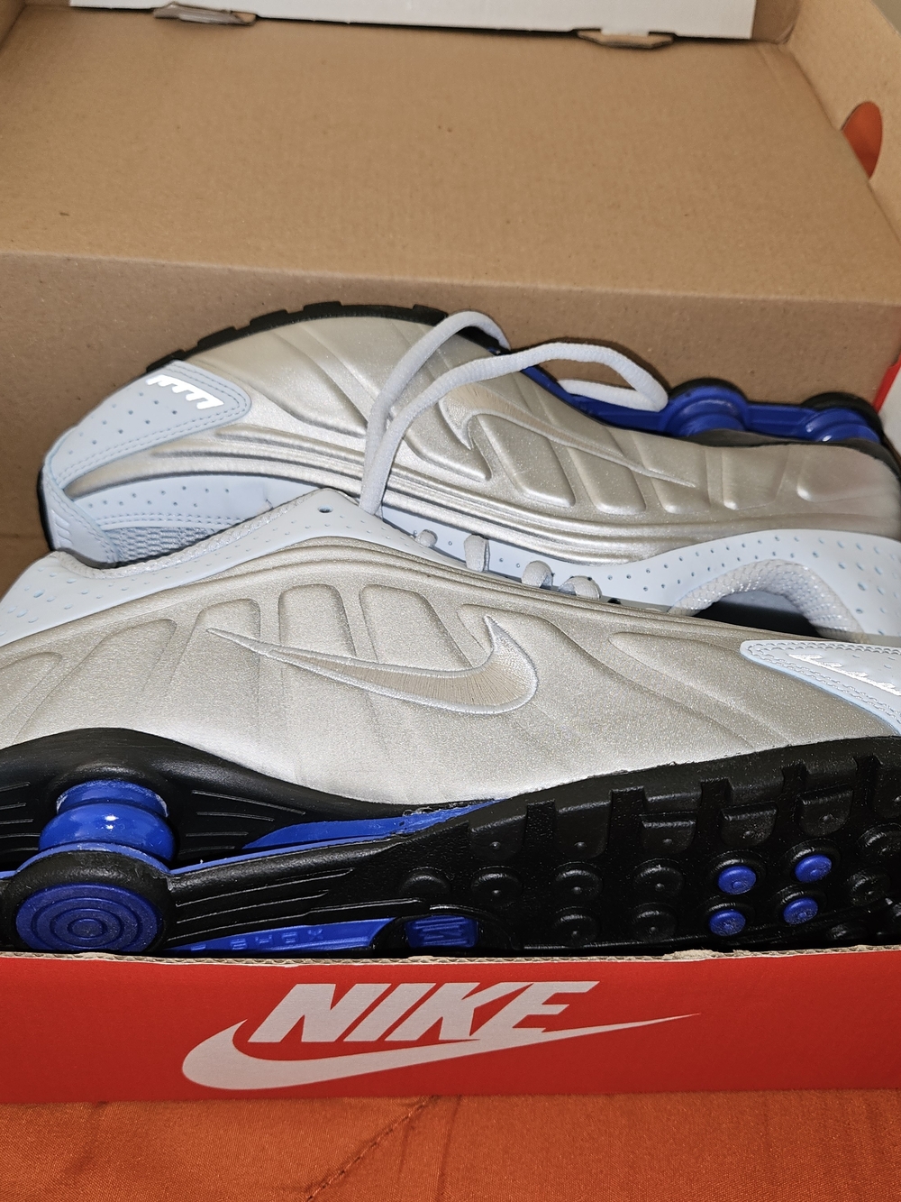 Brand New Never Used NIKE Shox R4 Blue Tint/ Metallic Silver Womens 9 w/ Box